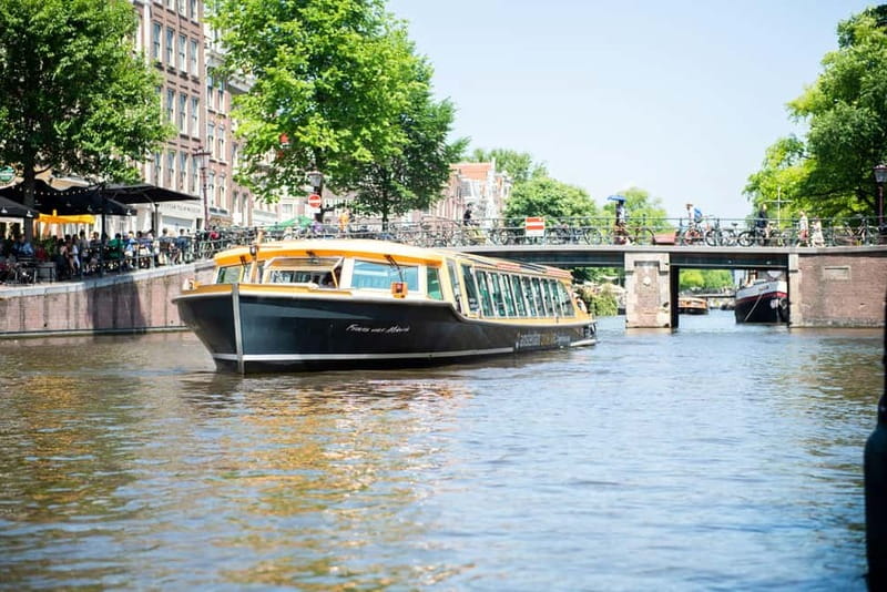 Amsterdam canal cruise with culinary burger or cheese & wine - Skipper stories in English plus audio guide: how you’ll keep up