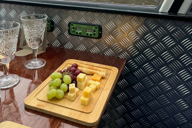 Amsterdam Cheese and Wine Canal Cruise - Herengracht to Reguliersgracht: the canal views you’ll remember