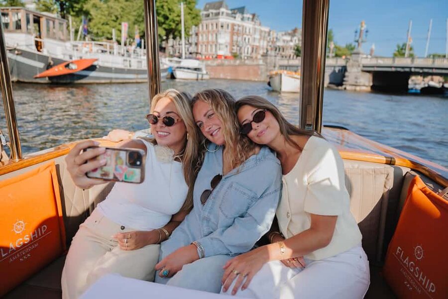 Amsterdam: Classic Boat Cruise with Optional Cheese & Wine - Who should book this, and who might want to skip