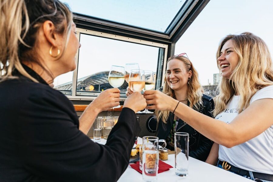 Amsterdam: Cozy Cheese & Wine Cruise Tasting Experience - Tips to Make Your Night Easy
