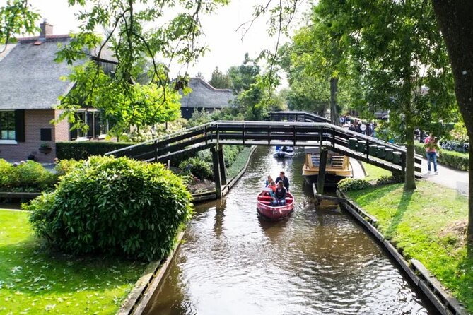 Amsterdam: Giethoorn Tour Scenic Cruise, Cheese & Free Time - Key things that make this Giethoorn day trip work