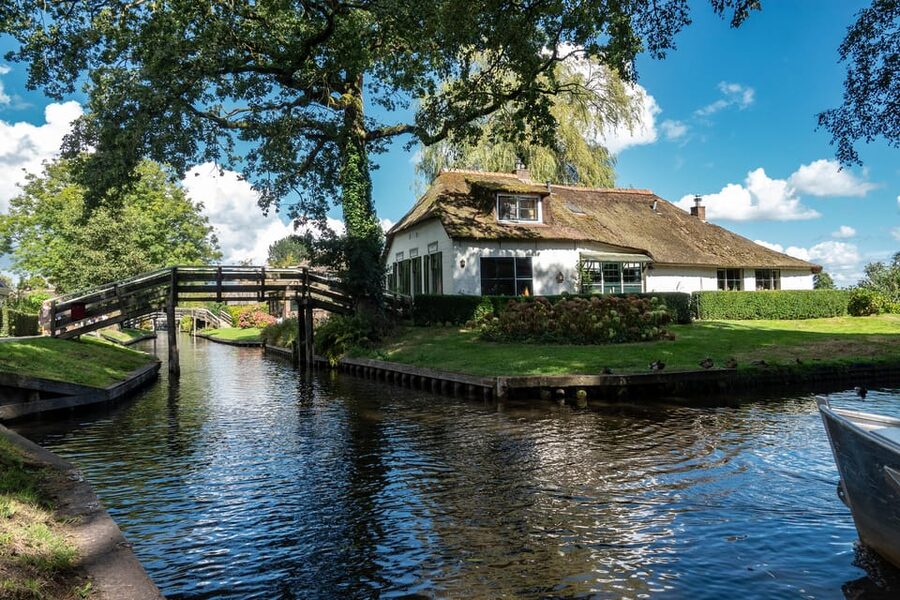 Amsterdam: Giethoorn Tour Scenic Cruise, Cheese & Free Time - Should you book this Amsterdam to Giethoorn tour?