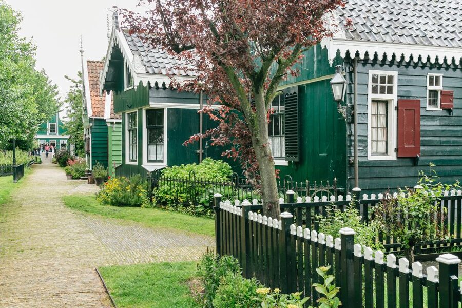 Amsterdam: Guided Zaanse Schans, Windmills & Cheese Tour - Who this tour suits best (and who should skip it)