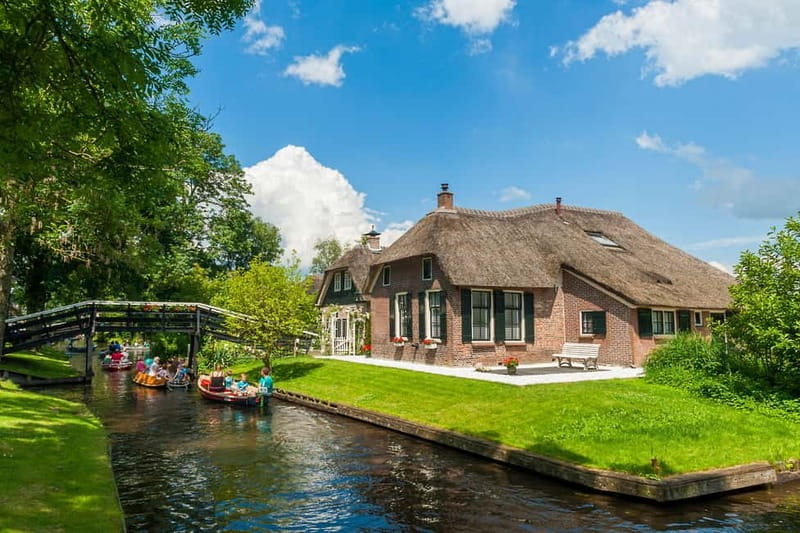 Amsterdam: Live GuideD Giethoorn Boat Tour & Cheese Platter - Key highlights (the stuff that matters)