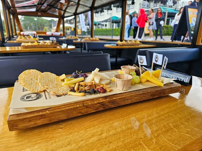 Amsterdam: Live GuideD Giethoorn Boat Tour & Cheese Platter - The 1-Hour Cruise Through Giethoorn’s Canals