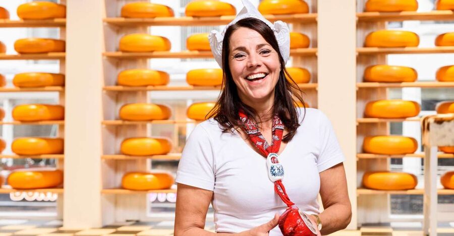 Amsterdam: Premium Henri Willig Cheese Tasting Experience - Entering Old Amsterdam’s Henri Willig Cheese Shop