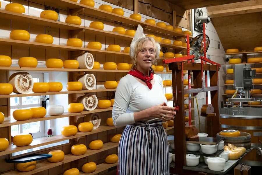 Amsterdam: Traditional Cheese Market Tour to Alkmaar - Why Alkmaar’s cheese market feels like a real Dutch market day