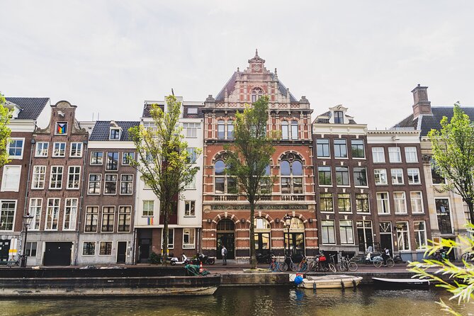 Amsterdam Walking Tour with Cheese Tasting - Begijnhof: a quiet courtyard break in the middle of the city