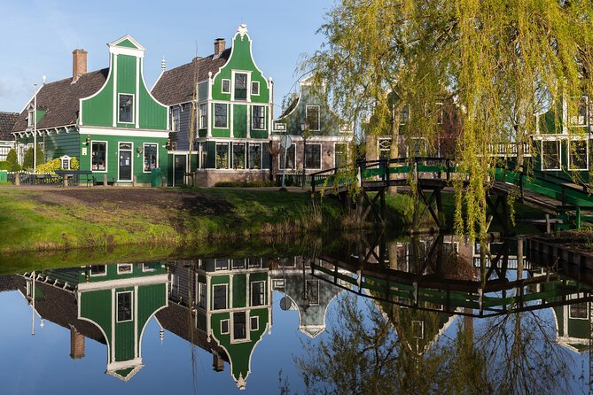 Amsterdam: Windmills, Cheese and Volendam Tour with Video Guide - Volendam: harbor strolls, fish stalls, and optional costume fun