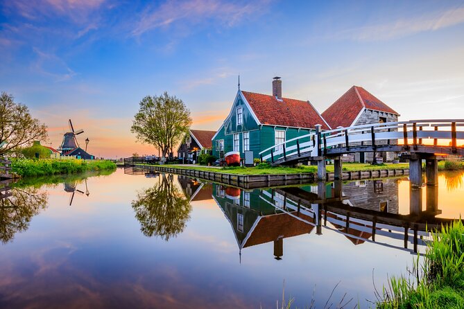 Amsterdam: Windmills, Cheese and Volendam Tour with Video Guide - The video guide and bus rhythm: why the day stays on track