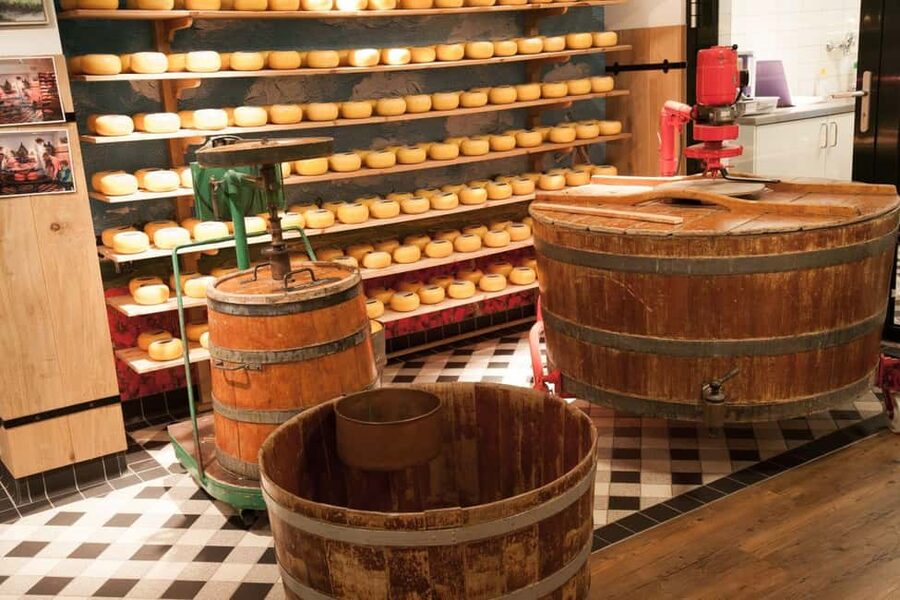 Amsterdam: Zaanse Schans, Cheese Tasting & Volendam Tour - The Video Guide: Not Just Background Noise