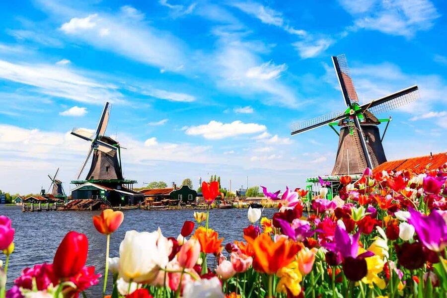 Amsterdam: Zaanse Schans, Cheese Tasting & Volendam Tour - Comfort and Timing: Small-Group Travel Without the Stress