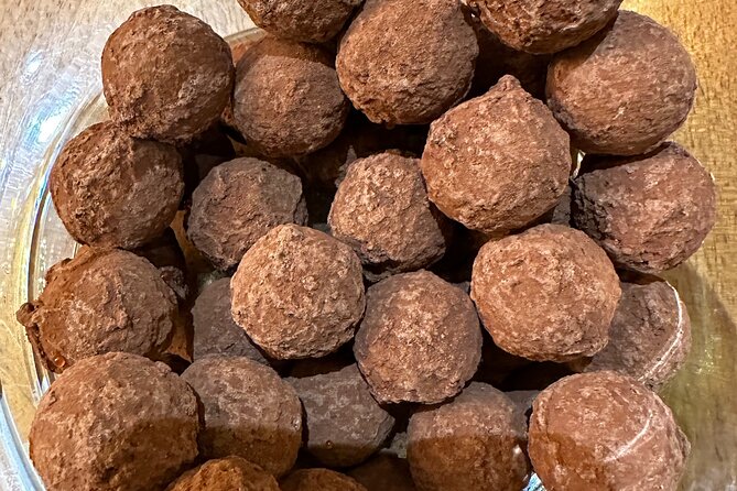 Basel Farmer's Market, Cheese, Chocolate & Pastry Tour - The 17th-century spice biscuit finish: Basel pastry with a story