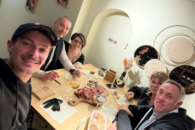 Bordeaux Food Tour : Sweets, Cheese & Wine pairing workshop - Grosse Cloche and Porte Cailhau: gate stories with texture
