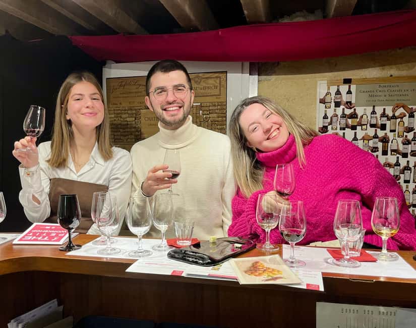 Bordeaux wines : tasting with 4 white wines and cheeses - The guides: Cécilia, Mathilde, and the team energy