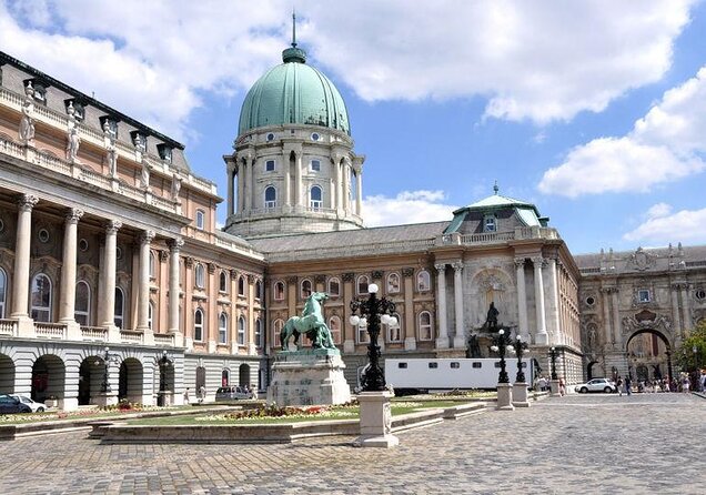Budapest Private Tuk Tuk Tour with Wine Tasting and Cheese Platter - Getting picked up, staying on schedule, and keeping your expectations realistic