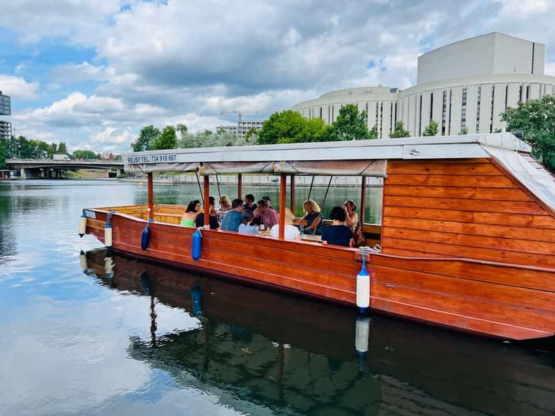 Bydgoszcz: River Cruise with local Wine and Cheese Tasting - Comfort on chilly days: warm wood, blankets, and a calmer pace