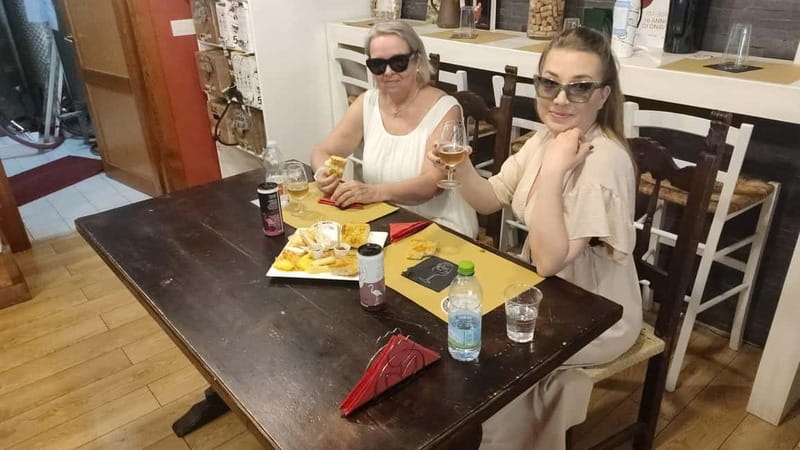 Cagliari: artisan beer and cheese tasting - Pairing Sardinian cheese by age, plus bread and olives