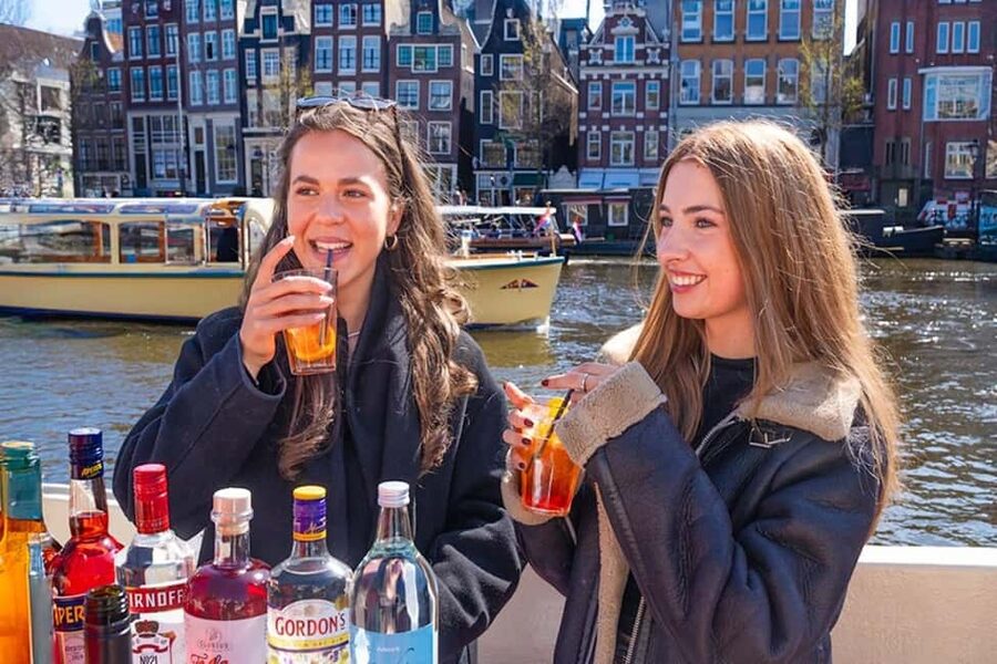 CHEESE AND DRINKS TOUR: A TASTE OF AMSTERDAM ON THE CANALS - Stop-by-Stop: From Old Churches to Canal Landmarks