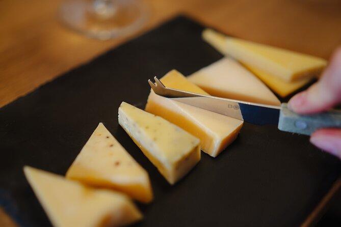 Cheese and Wine tasting in Amsterdam - Old Amsterdam Cheese Store: The Setting and How the Session Runs