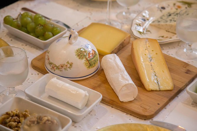 Cheese and Wine Tasting in the Latin Quarter with Chef Alex - Rue Mouffetard in December: The Christmas & New Year Edition