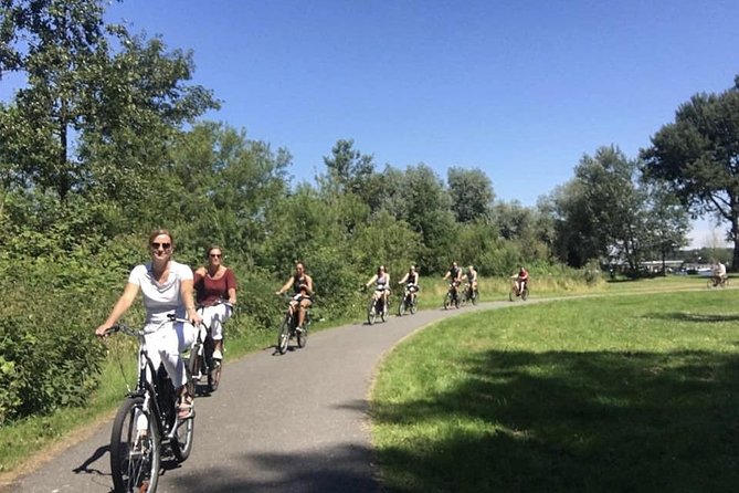 Cheese, Canals & Windmill Countryside E-Bike Tour Amsterdam - Zunderdorp and Ransdorp: two villages that feel like a change of pace