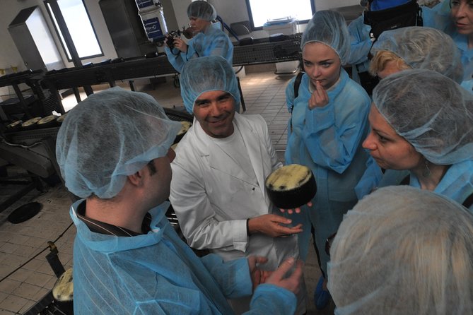 Cheesemaker for a day & visit to the dairy - From dairy steps to a Master Casari certificate