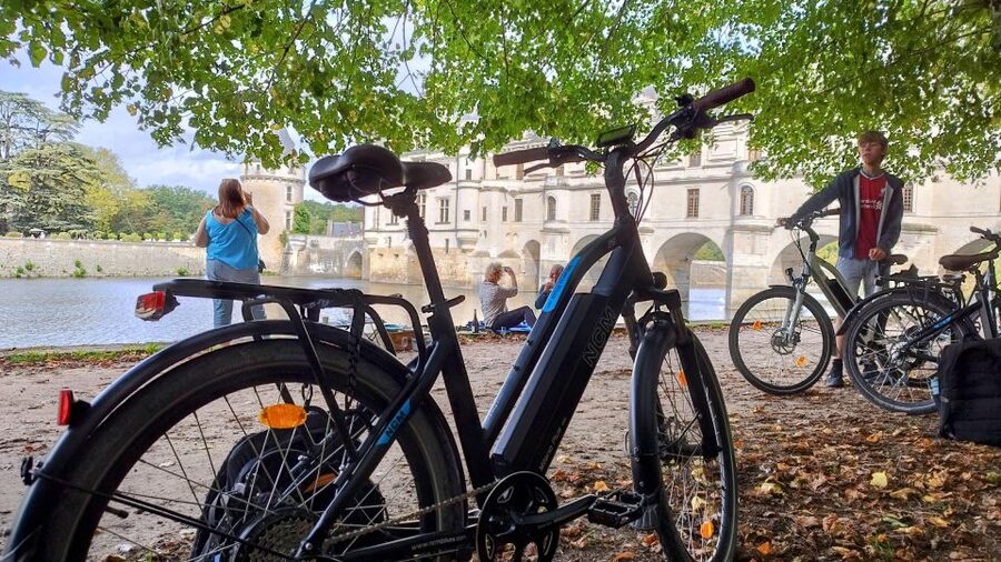 Chenonceau: guided ebike ride and wine & cheese picnic lunch - Pedal the Cher to Thésée: the route that sets the tone