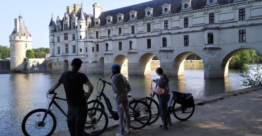 Chenonceau: guided ebike ride and wine & cheese picnic lunch - Bourré and Montrichard breaks: why the small towns matter