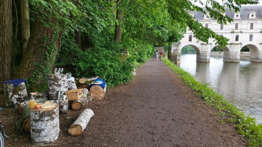 Chenonceau: guided ebike ride and wine & cheese picnic lunch - Arriving at Château de Chenonceau: the view you came for