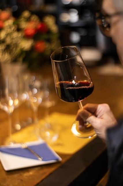 Como: Wine Tasting Experience with Cheese and Cold Cuts - Group size and the social vibe in a small tasting