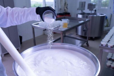 Crete: Farm Visit with Cheese Tasting and Milking Experience - 90 minutes of shepherd mode: feeding animals and milking