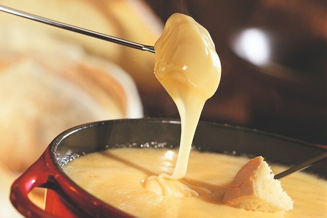 Culinary Tour from Zurich with Traditional Swiss Cheese Fondue Dinner - Lindt Home of Chocolate: the stop that sets the mood