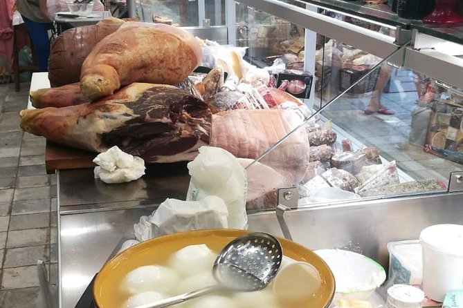 DISCOVER SORRENTO, food &Walking tour . Lemons-cheese&olive oil - Limoncello Factory and the Final Liqueur Moment
