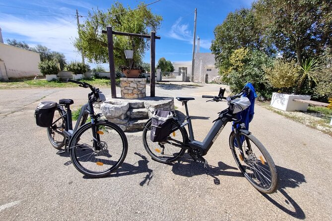 E-bike tour Martina Franca e Locorotondo and visit a dairy - Martina Franca on e-bikes: historic streets, then out into the countryside
