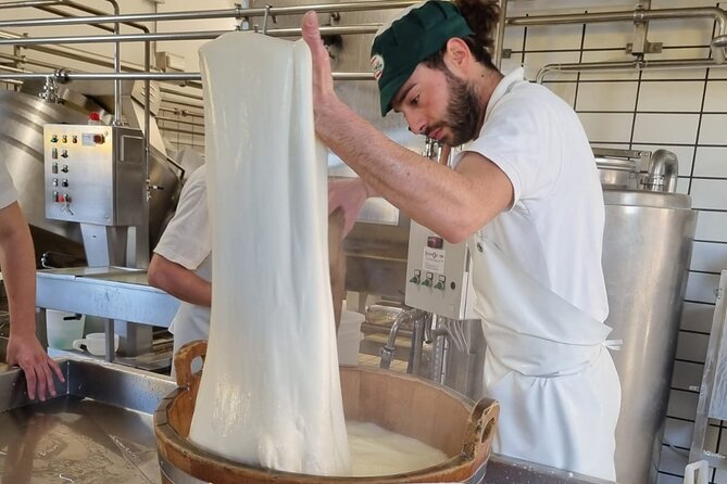 E-bike tour Martina Franca e Locorotondo and visit a dairy - Dairy tasting add-on: mozzarella, burrata, and local cheese for €10