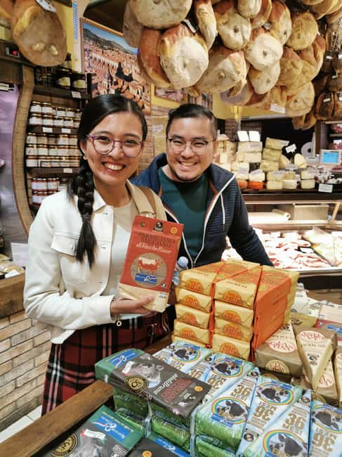 Emilia Romagna cheese tour - Walking the medieval market with Bologna Gourmet Ilaria