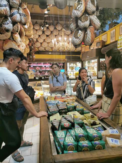 Emilia Romagna cheese tour - Grana Padano vs. Parmigiano: the comparison that makes your palate sharper