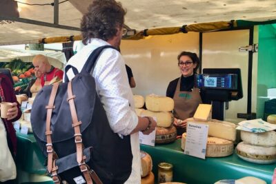 Exclusive Cheese Walk & Dutch Wine Discovery - The 9 Little Streets: two cheese shops and a really effective route