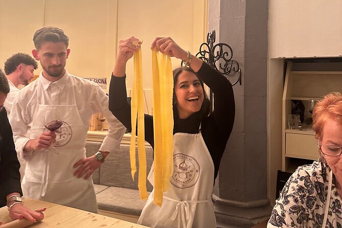 Florence: Flambé Cheese Wheel Truffle Pasta Class & Tiramisù - Via de Bardi start: timing and what your evening looks like