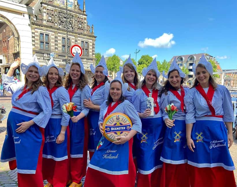 From Amsterdam; Alkmaar Cheese market & Zaanse Schans - The guided market time: knowing what to look for