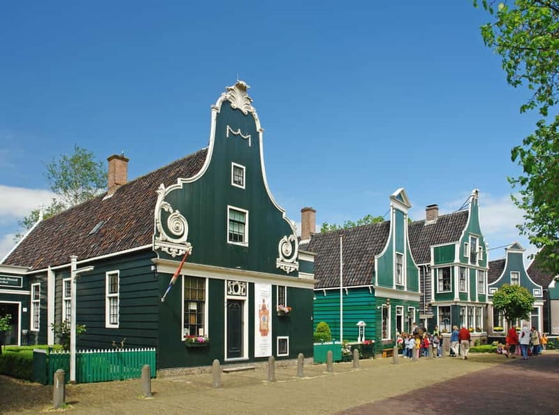 From Amsterdam: Volendam and Zaanse Schans Tour with Cheese - From Stationsplein 4 to the Dutch Countryside