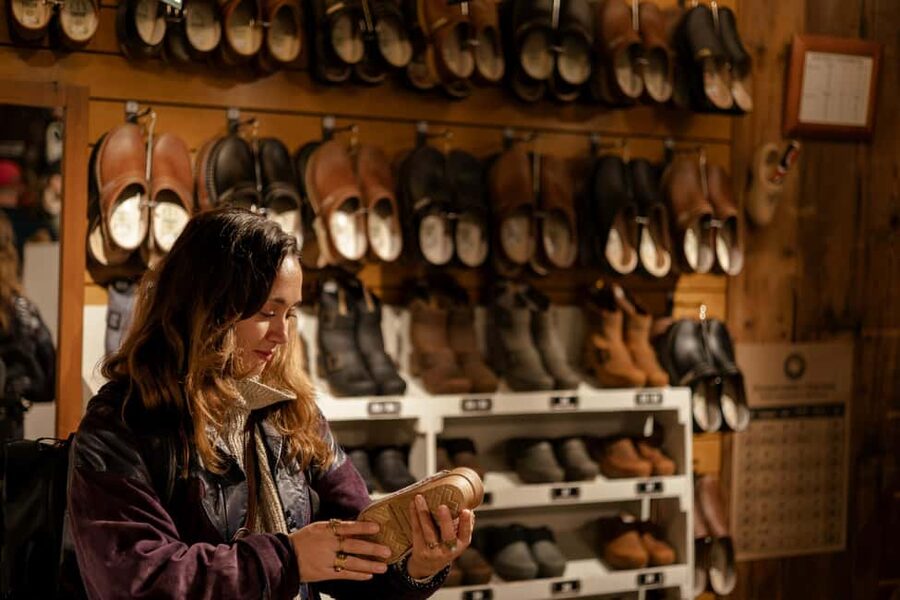 From Amsterdam: Volendam and Zaanse Schans Tour with Cheese - Clogs in Motion: Watching Artisans Make Wooden Shoes