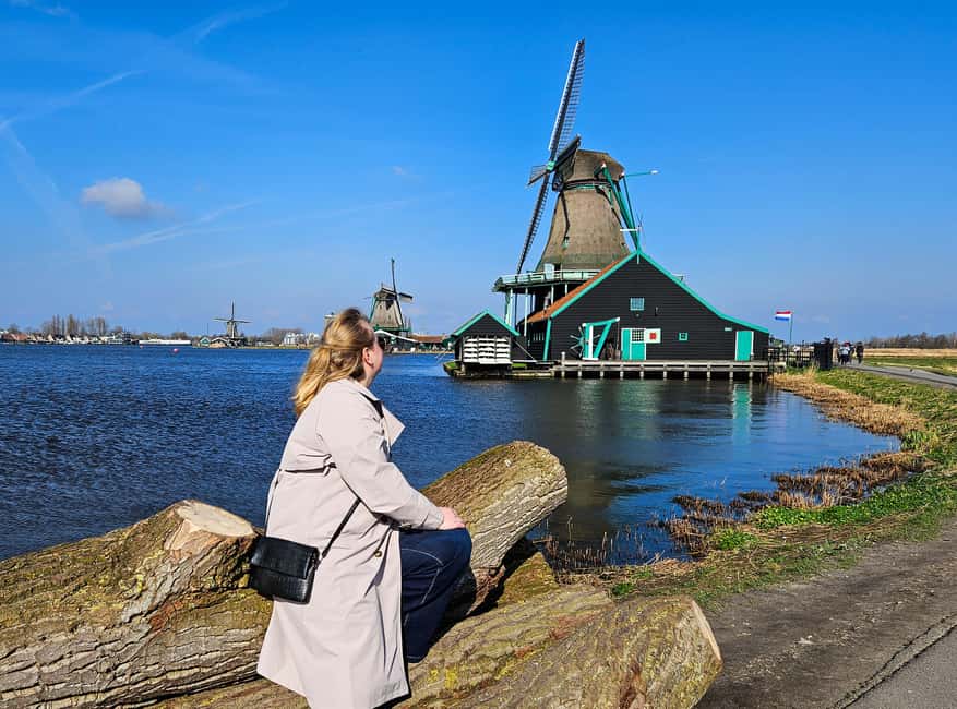 From Amsterdam: Volendam and Zaanse Schans Tour with Cheese - Volendam by the Water: Churches, Fish Auction, and the Dike Walk