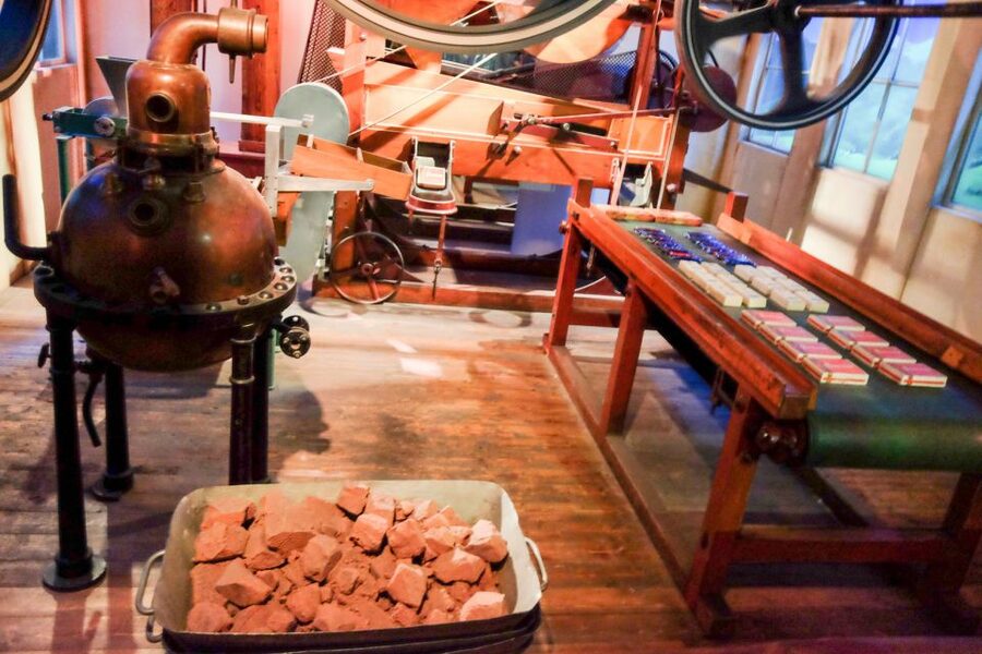From Geneva: Gruyères Cheese & Chocolate Full-Day Trip - Maison Cailler in Brok: chocolate history you can taste