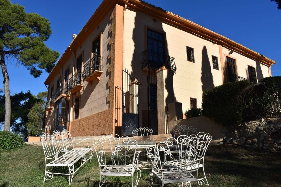 From Valencia: Guided Cheese Factory Tour with Wine Tasting - Should you book this cheese-and-wine day trip?