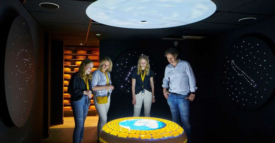 Gouda: Gouda Cheese Experience Entry Ticket - The history trail: from polder to cheese market to you