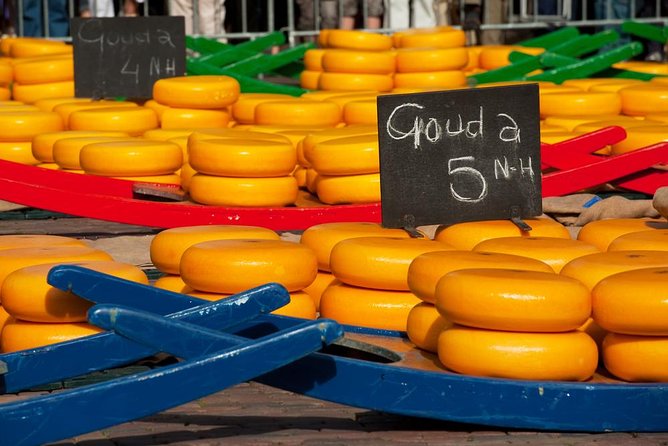 Gouda Private Walking Tour: History, Architecture & Cheese - Stadhuis Gouda: 15 minutes outside the 15th-century city hall
