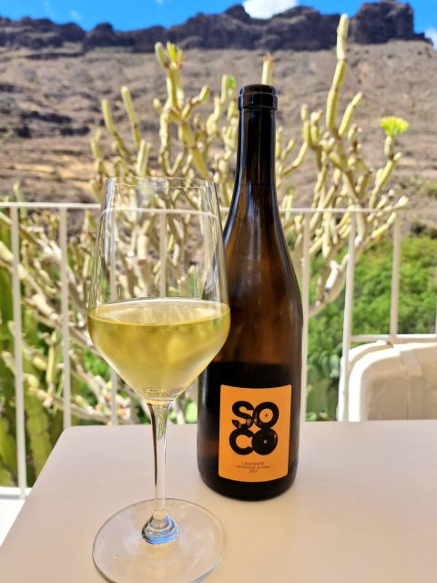 Gran Canaria: Tasting wine & local cheese in Mogan - The restaurant setting and local hosting vibe