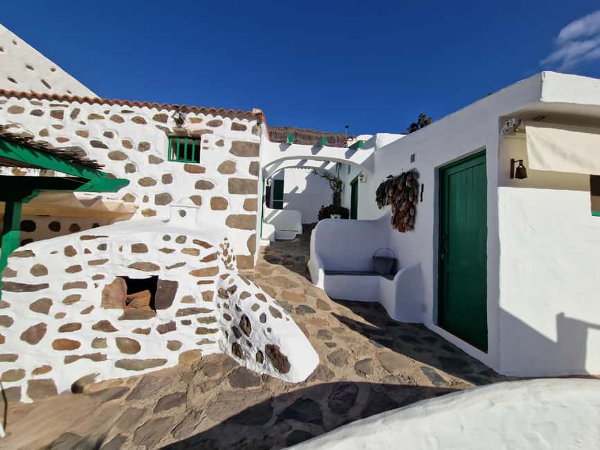 Gran Canaria: Tasting wine & local cheese in Mogan - How long is 150 minutes, and does it move fast?